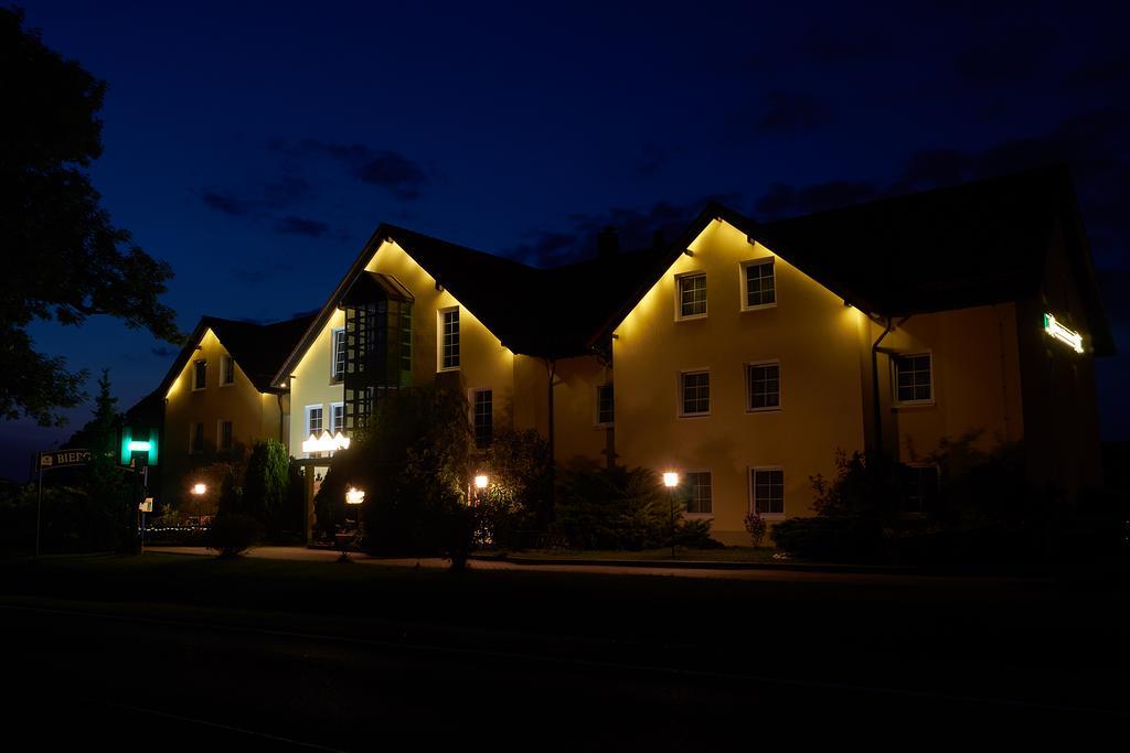 Hotel Wutzler Miesitz Exterior photo